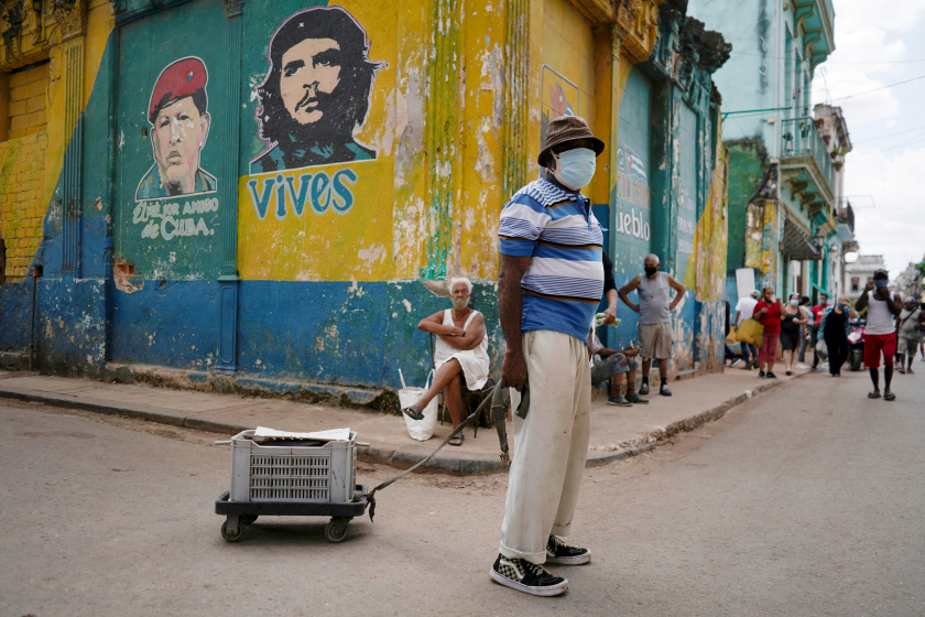 Hiện nay, số ca mắc Covid-19 ở Cuba chỉ còn khoảng hơn 100 ca mỗi ngày, thấp hơn đáng kể so với con số 9.000 người/ngày lúc đỉnh điểm vào cuối tháng 7 vừa qua. - Ảnh: Reuters/Alexandre Meneghini