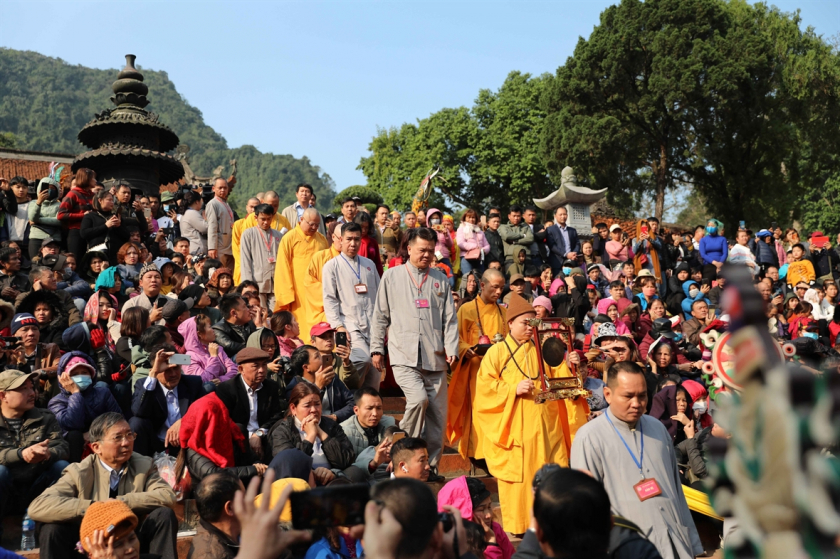 Hàng vạn người dân trẩy hội chùa Hương trong ngày khai hội năm 2020. Ảnh: TTXVN/Thanh Tùng