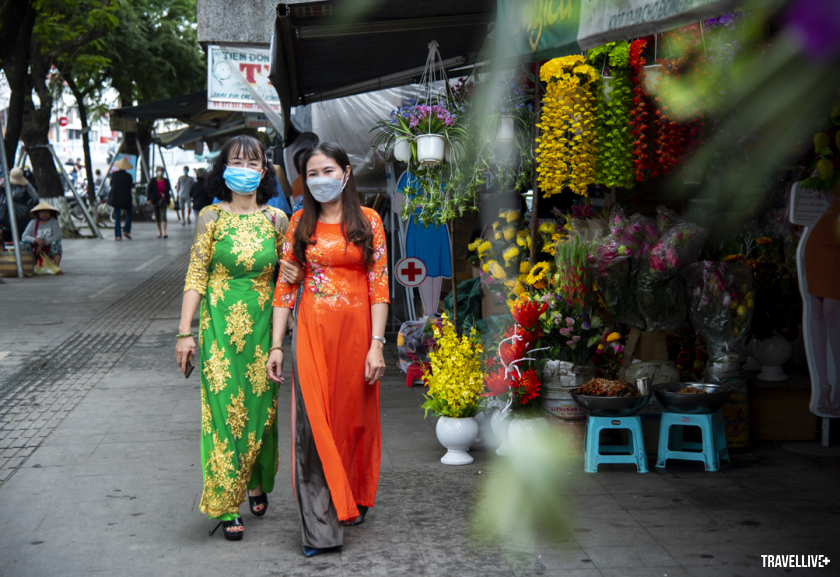 Khu chợ là một trong những địa điểm thu hút du khách ghé thăm Huế với đa dạng các ngành hàng, từ cao cấp đến bình dân.