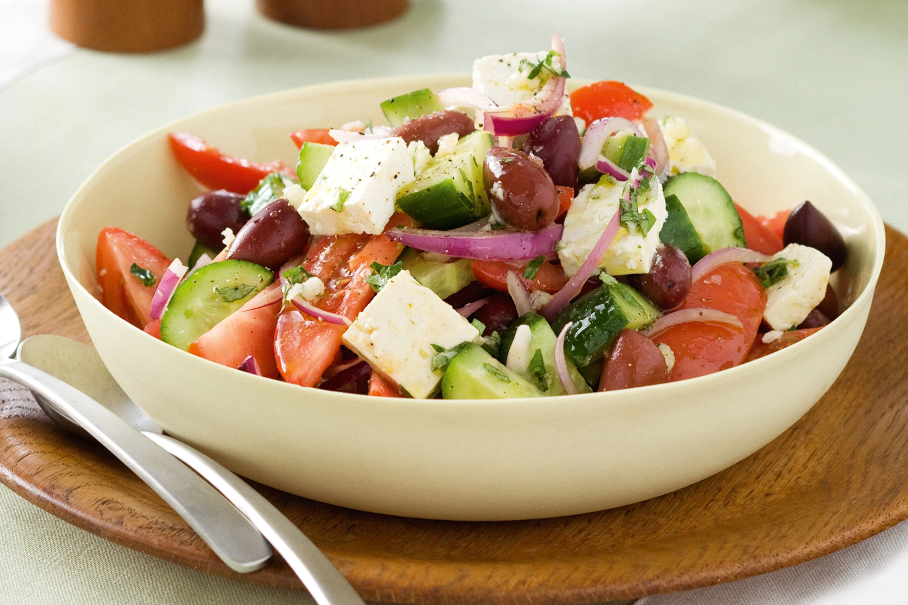 super-easy-greek-salad-81664-1