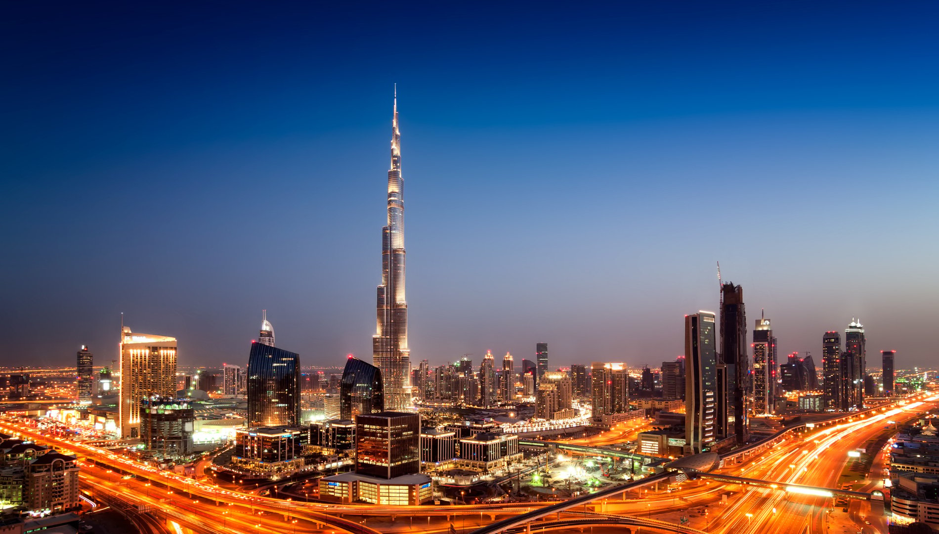 Dubai sắp hoàn thành khách sạn cao nhất thế giới, vượt xa tháp Eiffel