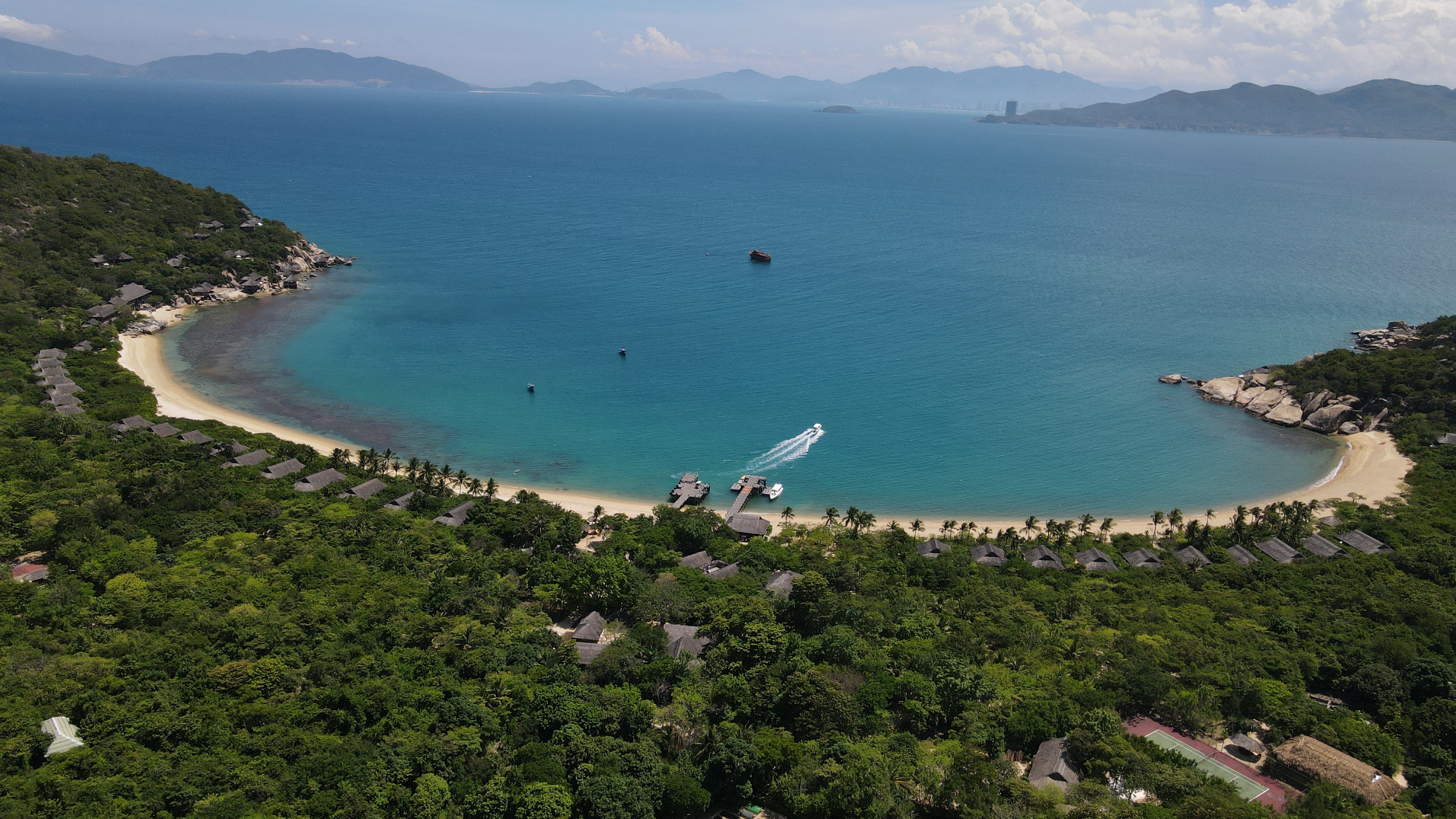 Đi tìm bình yên nơi miền biển lành tại khu nghỉ dưỡng Six Senses Ninh Van Bay