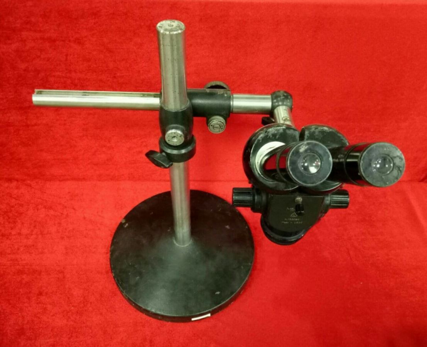 Chiếc kính lúp MBC-2 của GS.TS. Trần Đình Lý, là vật chứng về một thời trang thiết bị dùng cho nghiên cứu khoa học ở nước ta còn hết sức thô sơ