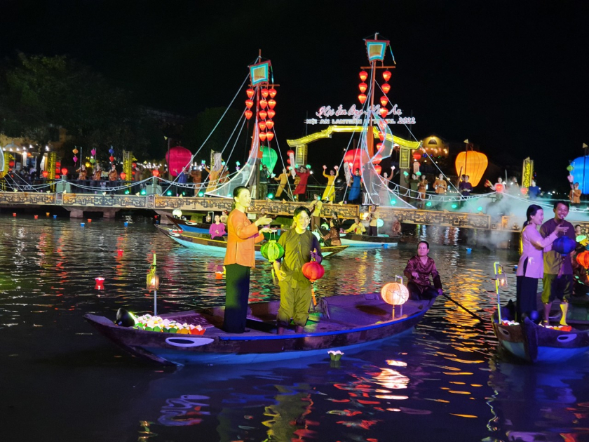 Lễ hội đèn lồng chào mừng năm mới ở Hội An - Ảnh: VGP/Lưu Hương