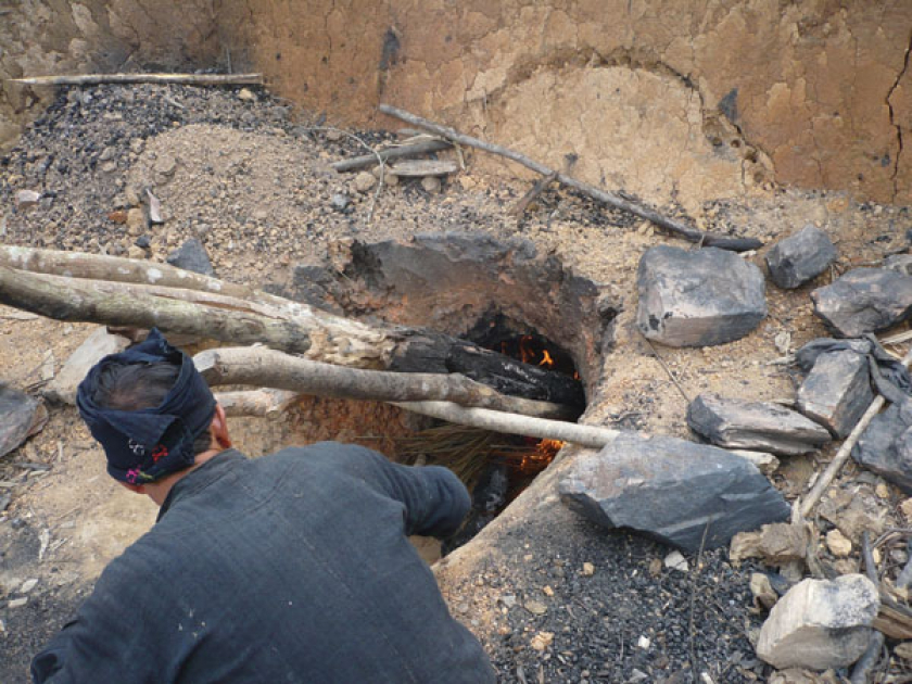 Lò nung ở Mường Chanh là lò chìm, tức là đào hầm sâu xuống dưới lòng đất và chỉ để một chiếc lỗ đủ để chui xuống đặt sản phẩm cần nung và lấy chỗ đốt củi. 
