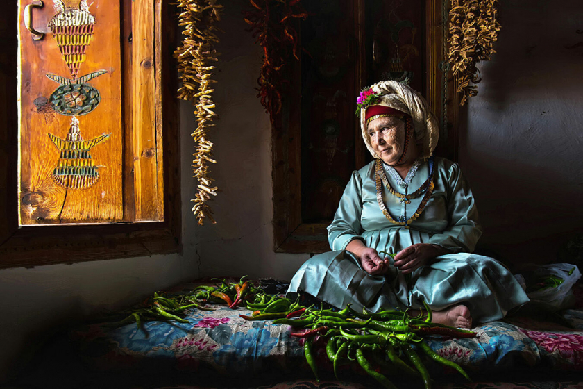 Bức ảnh do nhiếp ảnh gia F Dilek Uyar (Thổ Nhĩ Kỳ), được đánh giá trong hạng mục Portfolio: Con người và câu chuyện