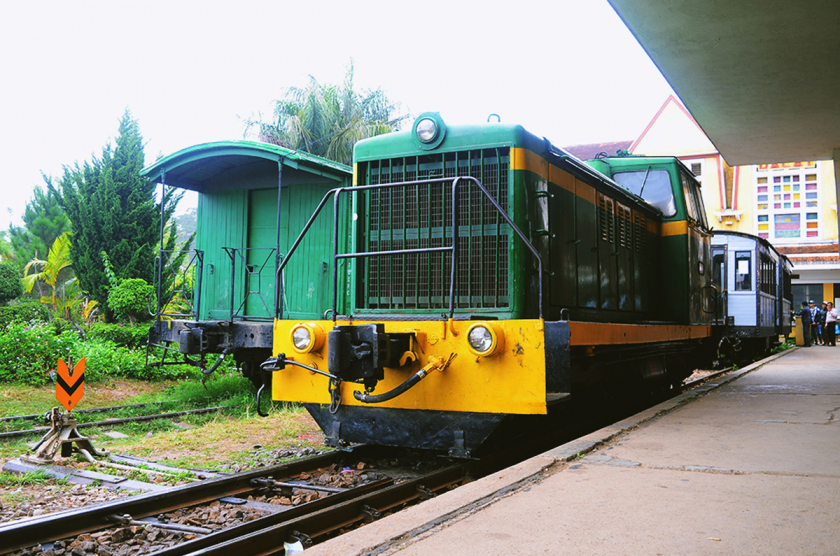 Tàu hoả chạy trên tuyến đường sắt Đà Lạt - Trại Mát - Ảnh: Phong Vinh 