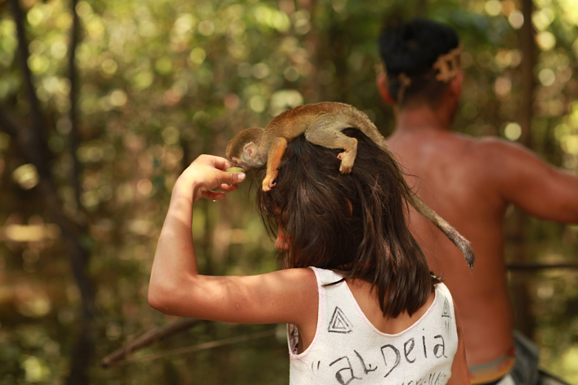 Người dân bản địa bộ tộc Kambeba ở một ngôi làng trong rừng Amazon, Brazil