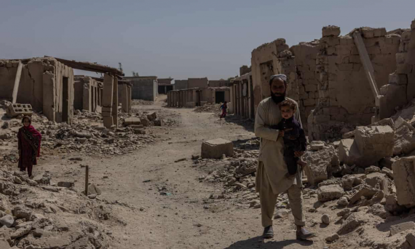 Cuộc chiến hồi tháng 8/2021 tàn phá chủ yếu ở khu vực thị trấn Sangin (thuộc tỉnh Helmand), trước kia nằm ngay trên chiến tuyến. Nơi đây, mọi ngôi nhà đều bị phá hủy, chỉ một số ít đã được xây dựng lại và người dân đang bắt đầu lại từ con số 0.