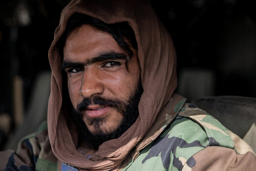 Ziaul Rahman, một thanh niên 21 tuổi thuộc lực lượng Taliban đóng quân ở tỉnh Logar của Afghanistan.