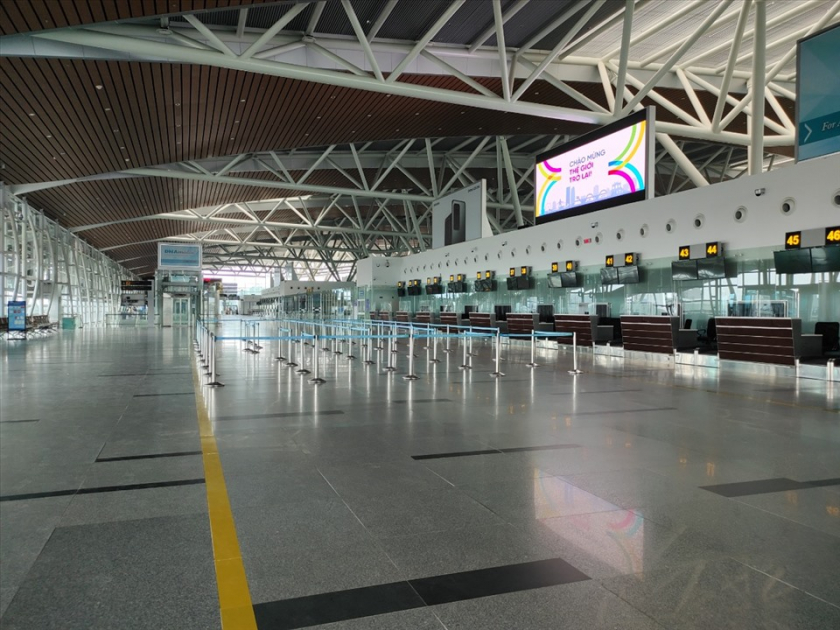 Khu vực đón khách quốc tế tại sân bay Đà Nẵng không một bóng người - Ảnh: Thanh Chung