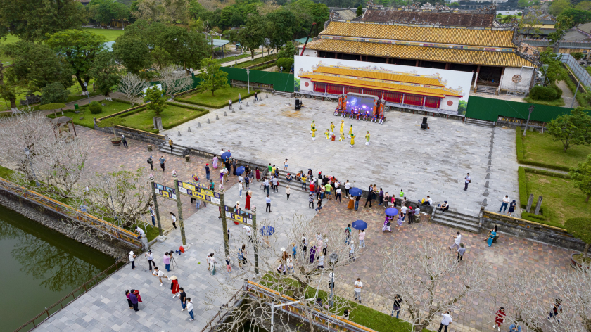 Ngày 15/3, Cố đô Huế đón gần 600 du khách nội địa đến tham quan - Ảnh: Lê Hoàng.