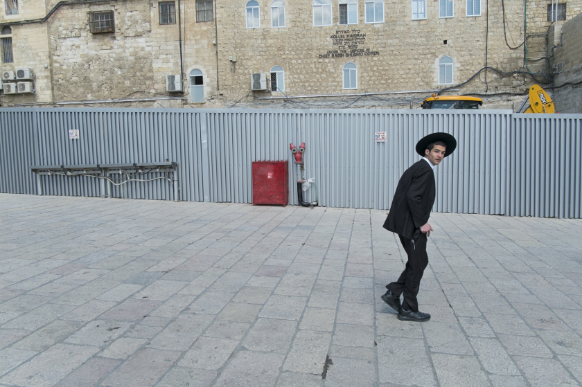Đằng sau Bức tường Than Khóc (Jerusalem, Israel)