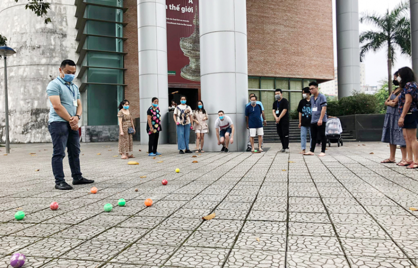 Trò chơi lăn bi được giới thiệu tại Bảo tàng Dân tộc học Việt Nam - Ảnh: Internet