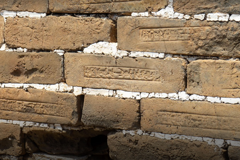 Gạch ghi chép văn tự cổ như một biện pháp quản lý chất lượng công trình xây dựng