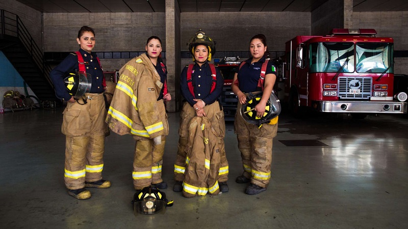Mexico City, Mexico: Mihaela cảm thấy ấn tượng với những nỗ lực, cống hiến cho công việc của những người phụ nữ làm lính cứu hỏa, dù công việc của họ bao gồm nhiều rủi ro, nguy hiểm.