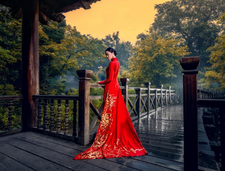 Một bộ ảnh cưới được Áo dài Quỳnh Anh thực hiện tại MGallery Yên Tử nhờ sự kết nối của tạp chí Travellive