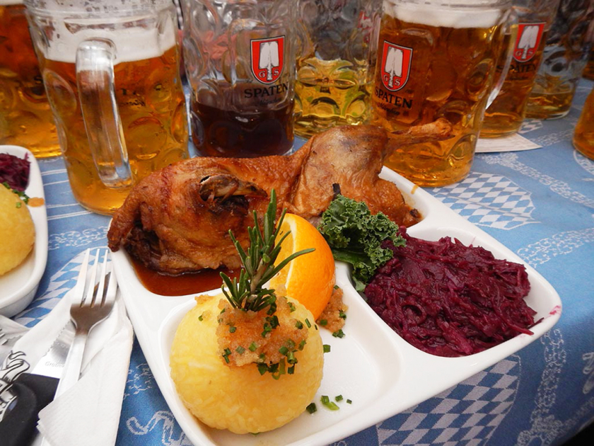 Ẩm thực tại lễ hội bia Oktoberfest