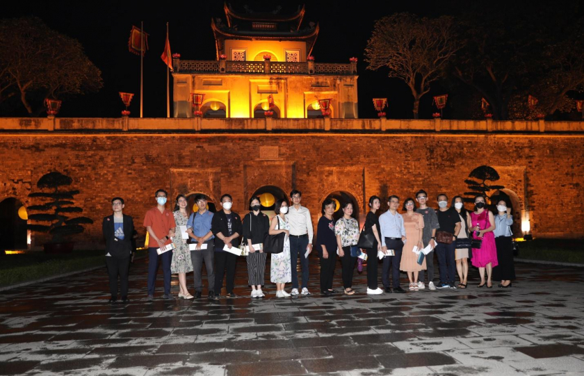 Tour đêm “Giải mã Hoàng thành Thăng Long” vừa tái khởi động vào cuối tháng 4 đã nhận được phản hồi tích cực của người dân và du khách.