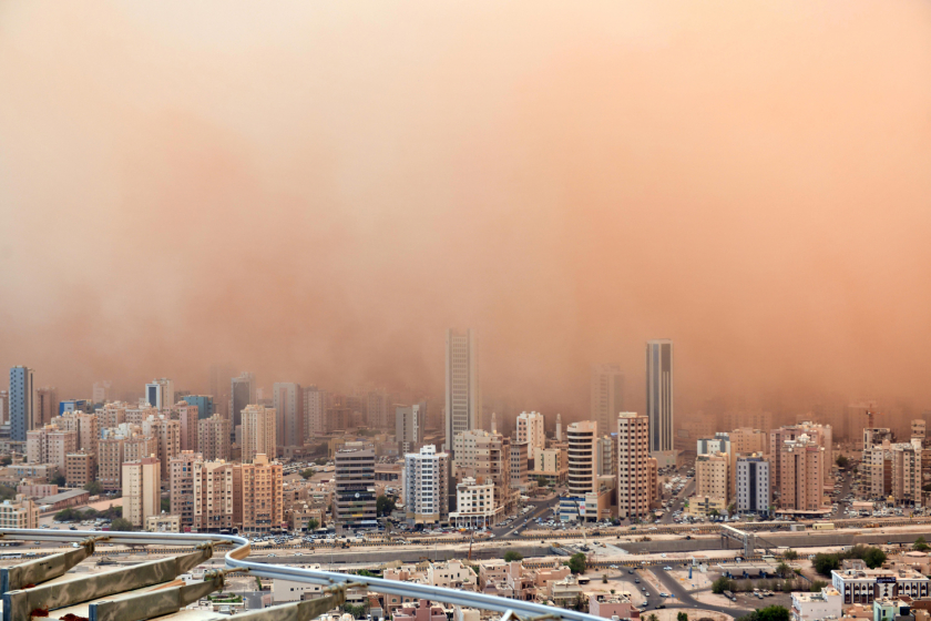 Thành phố Kuwait bị bão cát nhấn chìm vào ngày 23/5