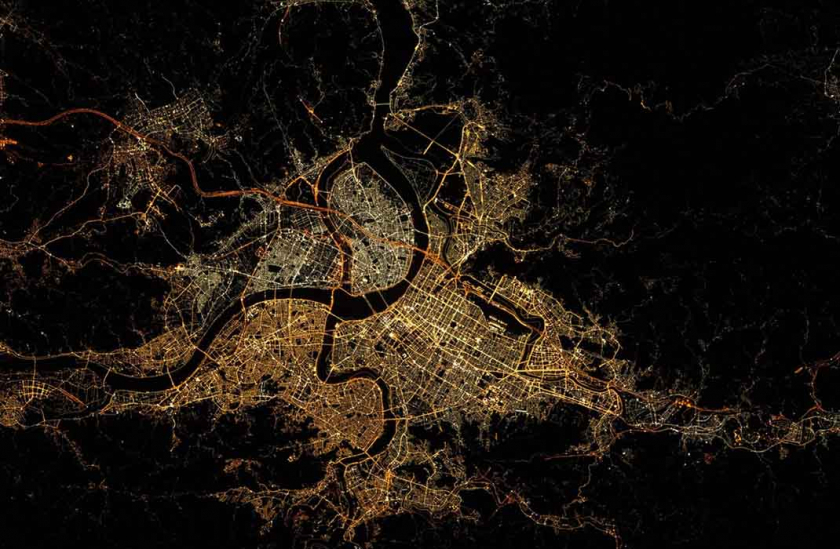 Cảnh đêm của thành phố Đài Bắc, được nhìn từ Trạm Vũ trụ Quốc tế khi bay trên không, ở độ cao 417 km ngày 26/7/2021