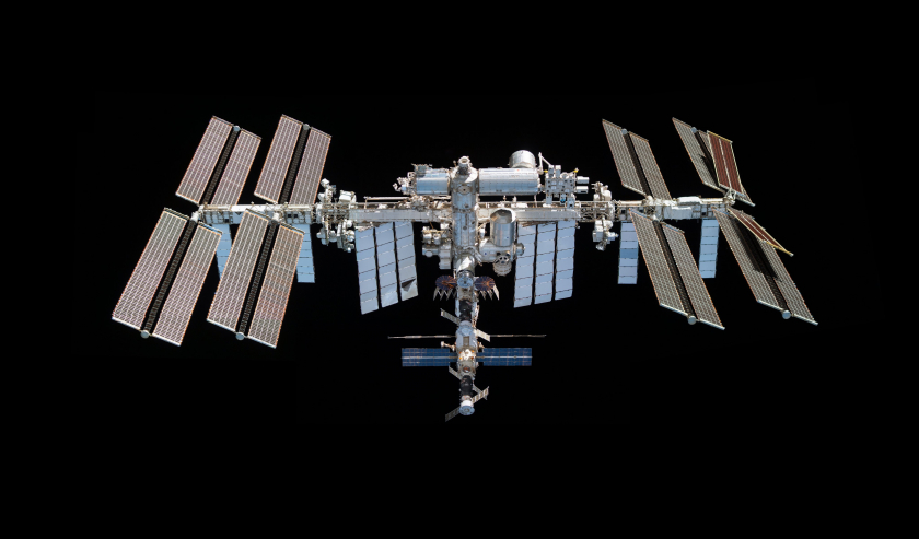 Trạm Vũ trụ Quốc tế được chụp từ SpaceX Crew Dragon Endeavour, trong chuyến bay vòng quanh phòng thí nghiệm trên quỹ đạo diễn ra sau khi dỡ hàng khỏi cổng hướng ra ngoài không gian của mô-đun Harmony vào ngày 8/11/2021
