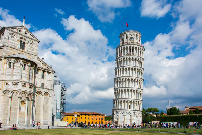 Tháp nghiêng Pisa đã bị nghiêng kể từ khi xây dựng