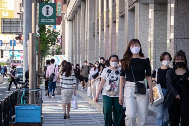 Nhật Bản áp dụng các quy định khắt khe về việc đeo khẩu trang. Ảnh: armoasia