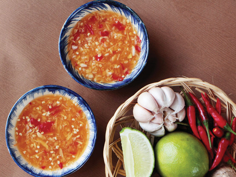 Nước mắm là gia vị không thể thiếu trong ẩm thực Việt