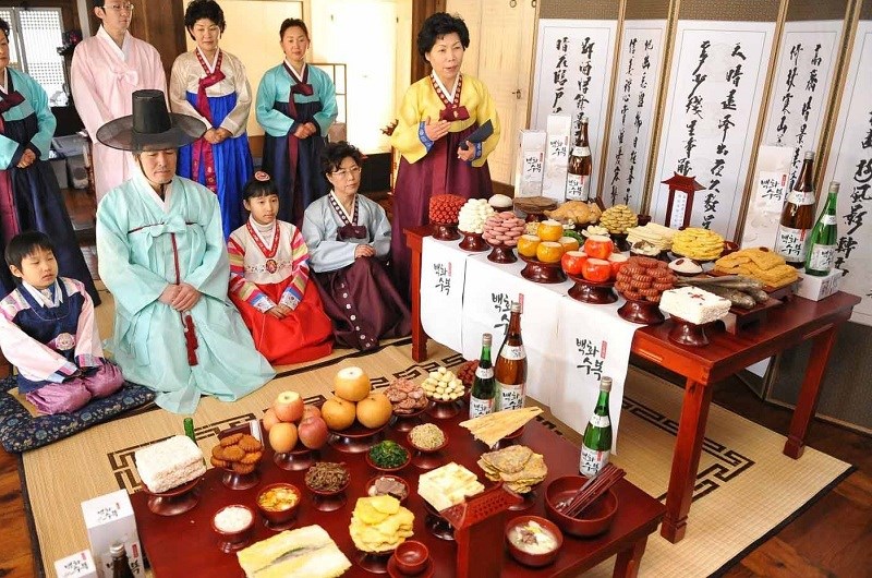 Ngày lễ Trung thu ở Hàn Quốc được gọi là Chuseok (nghĩa là đêm mùa thu, đêm trăng đẹp nhất năm)