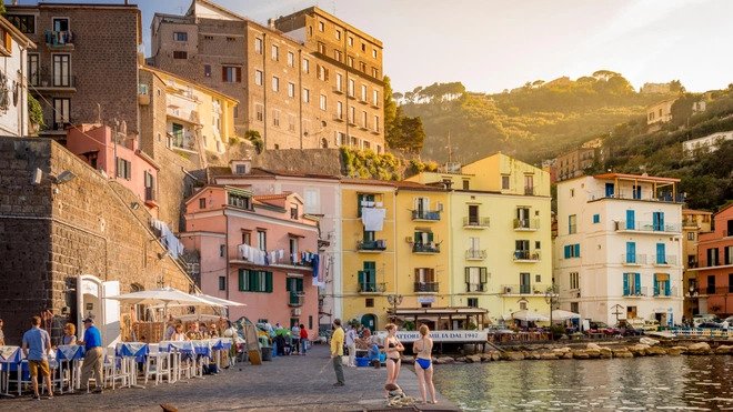 Italia vừa đề ra mức phạt nặng tới 500 euro với những khách du lịch bị coi là 