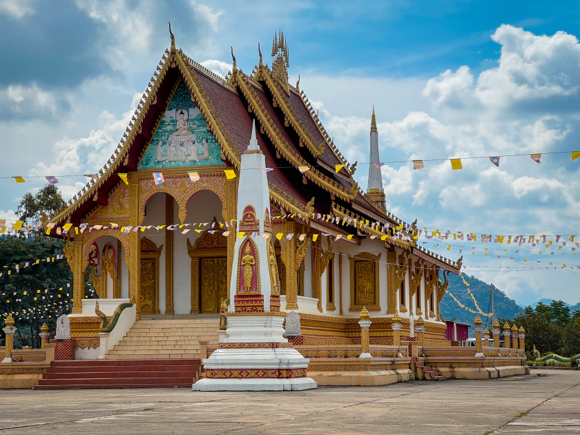 Lào sở hữu rất nhiều những ngôi chùa cổ kính không chỉ có lối kiến trúc nghệ thuật độc đáo và còn mang giá trị tâm linh to lớn