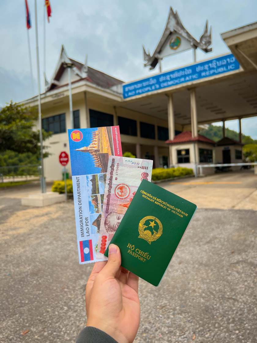 Chỉ cần bạn có đầy đủ giấy tờ (hộ chiếu, giấy tờ xe chính chủ) và mất một khoản phí các cửa khẩu sẽ tạo điều kiện cho qua và đến địa phận nước Lào