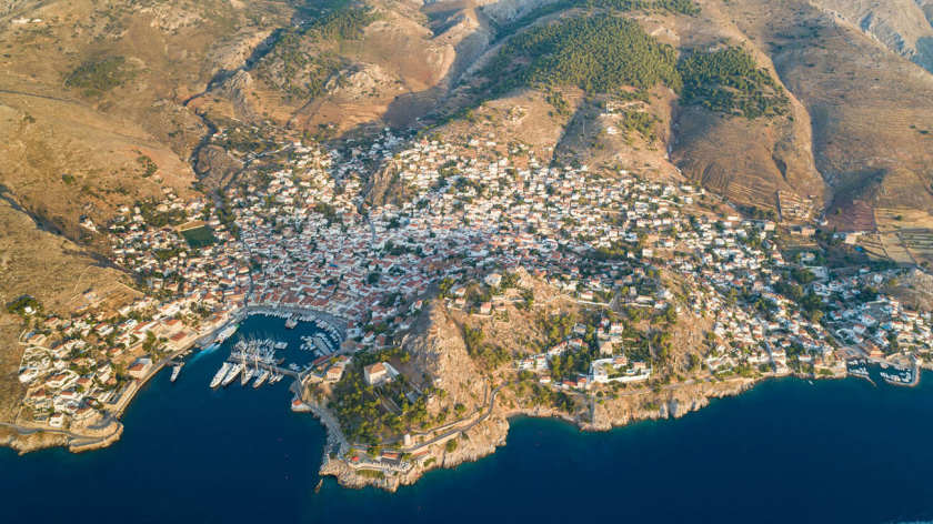 Đảo Hydra giữ được sự nguyên sơ chính là luật cấm xây dựng nhà mới và cấm ô tô