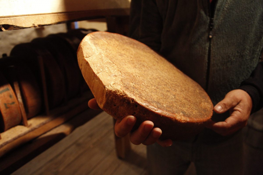 Bánh pho mai này có thể lớn hơn rất nhiều cách đây 149 năm, nhưng đã bị co lại do mất độ ẩm