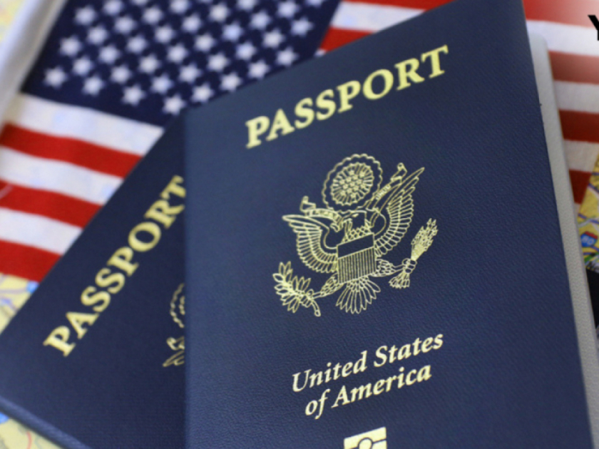 Hãy đảm bảo họ tên trong hộ chiếu của bạn khớp với tất cả các giấy tờ khác như vé máy bay khứ hồi, booking khách sạn,… Tại nhiều quốc gia, bạn chỉ được nhập cảnh nếu xuất trình vé máy bay khứ hồi, phòng nghỉ khách sạn đặt sẵn. Do đó, nếu tên ở hộ chiếu và trên phòng nghỉ khách sạn khác nhau, có thể nhân viên sân bay sẽ từ chối để cho bạn lên máy bay
