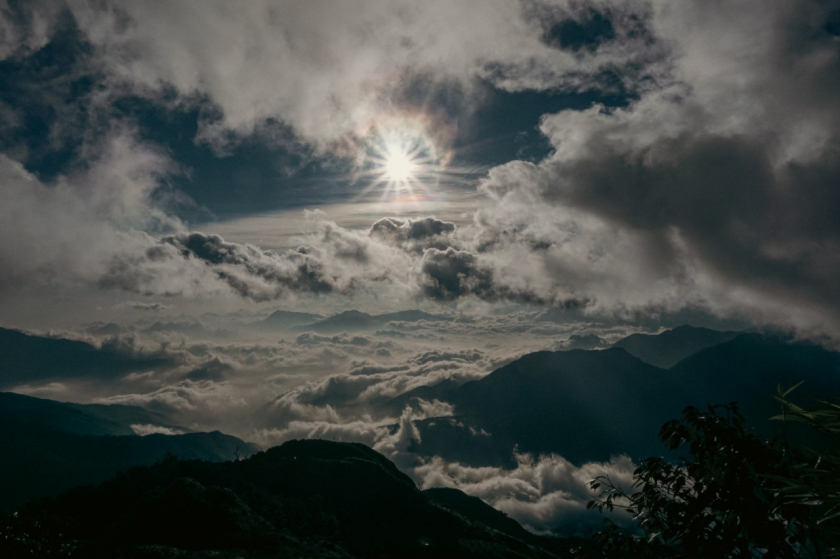 Đỉnh núi Sừng Trâu còn là điểm đến săn mây cực kì ấn tượng