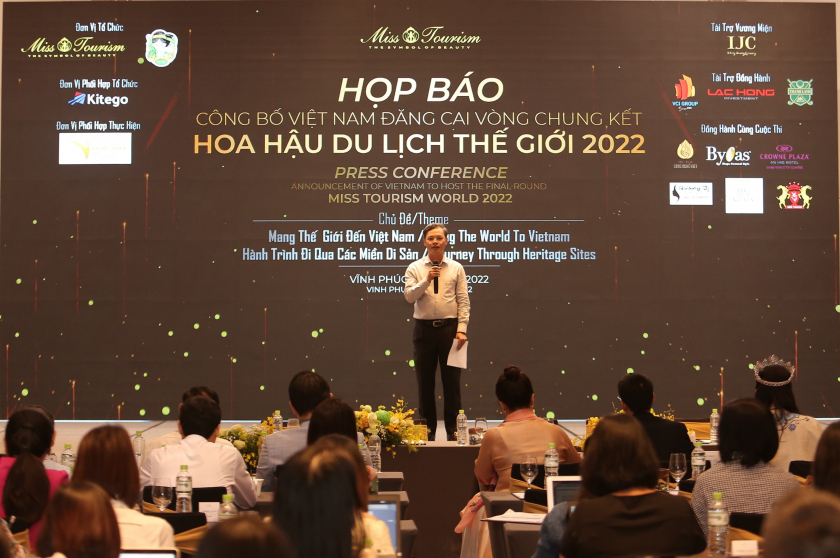 Ông Bùi Hồng Đô, Giám đốc Sở Văn hóa Thể Thao và Du lịch tỉnh Vĩnh Phúc, phát biểu tại buổi họp báo