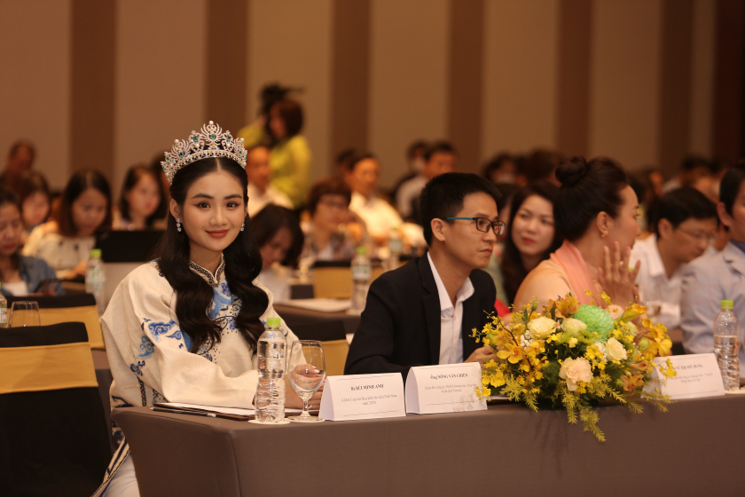 Á khôi Bùi Minh Anh, cuộc thi Hoa khôi Du lịch 2020 tham dự buổi họp báo công bố vòng chung kết cuộc thi Hoa hậu Du lịch Thế giới 2022