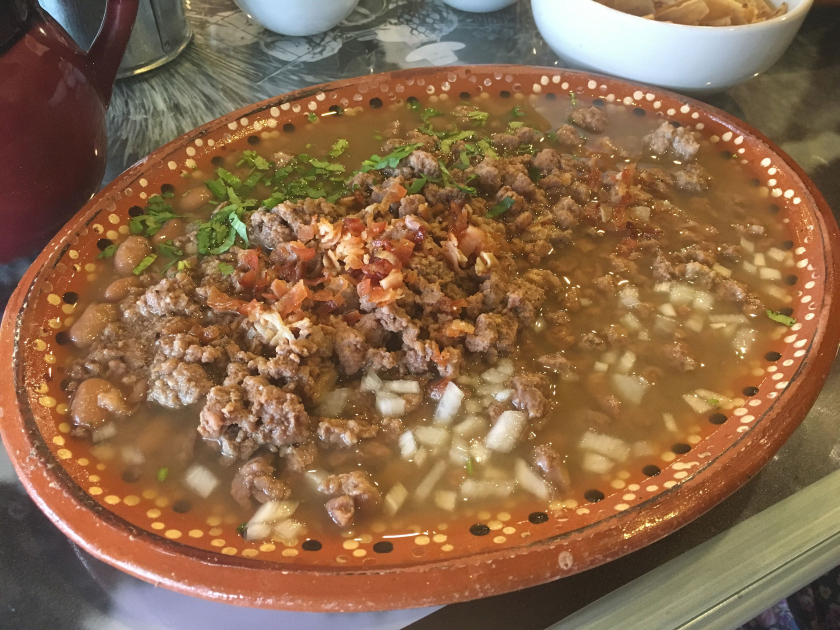 Nổi tiếng nhất ở Karne Garibaldi là món carne en su jugo