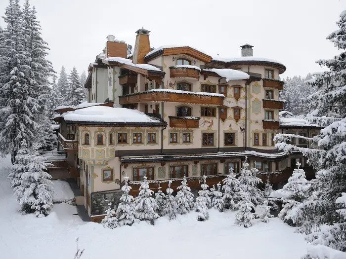 Khách sạn và Cung điện Les Airelles nằm trong khu nghỉ dưỡng trượt tuyết Courchevel 1850