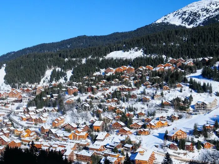 Ẩn mình trong dãy núi Alps là khu nghỉ dưỡng trượt tuyết Courchevel