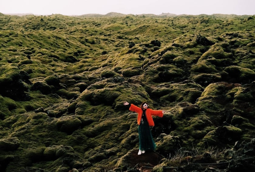 Fjadrargljufur nằm ở phía đông nam Iceland là một hẻm núi sâu khoảng 100 m, trải dài chừng 2 km xuôi theo sông Fjadra. Nó được hình thành từ cuối kỷ băng hà do sự xói mòn của sông băng, tạo nên các rãnh. Đây cũng là nơi Justin Beber thực hiện MV I’ll show you