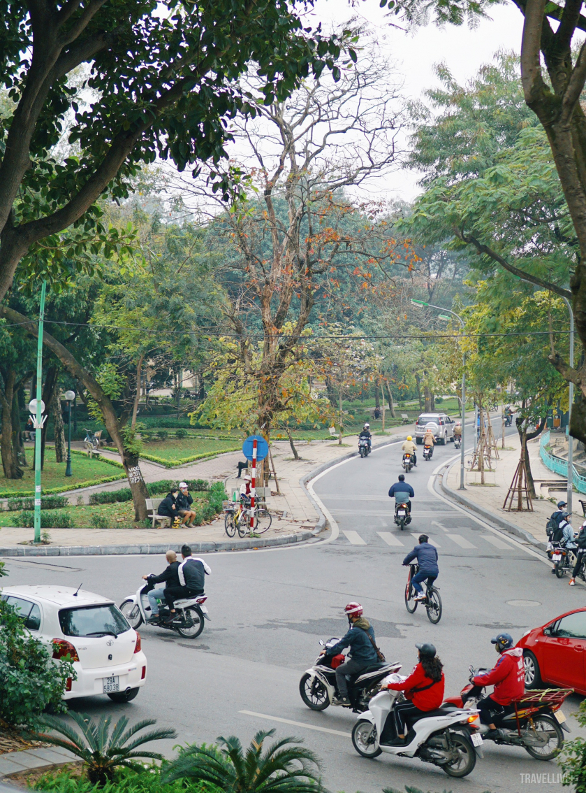 Phố xá mùa Đông mang màu sắc rất đặc trưng vừa làm người ta dễ chịu vừa làm người ta muốn chậm lại một chút