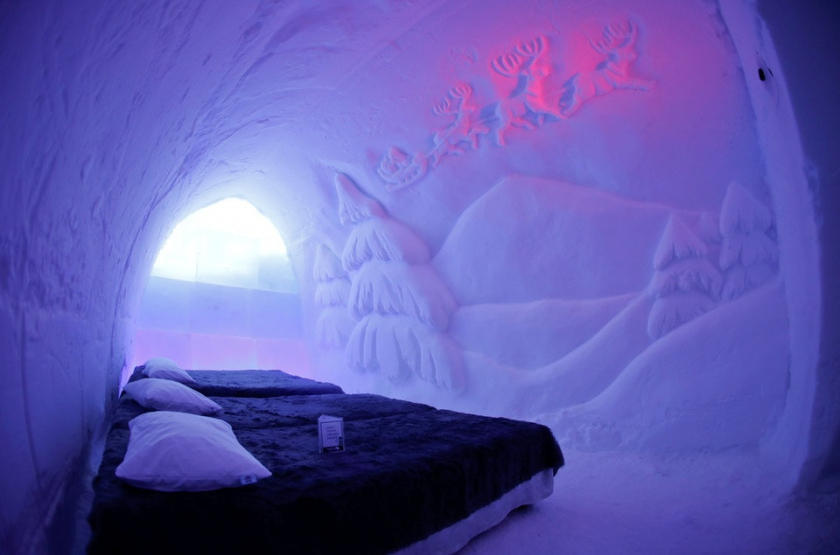 Những người không sợ lạnh có thể đặt phòng tại khách sạn băng kiểu lều igloo trong khuôn viên nhà hàng