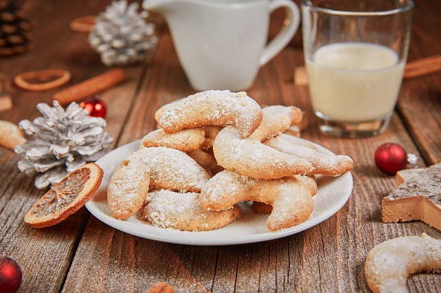 Vanillekipferl là loại bánh quy có hương vị vani nổi tiếng với hình dạng nửa vầng trăng