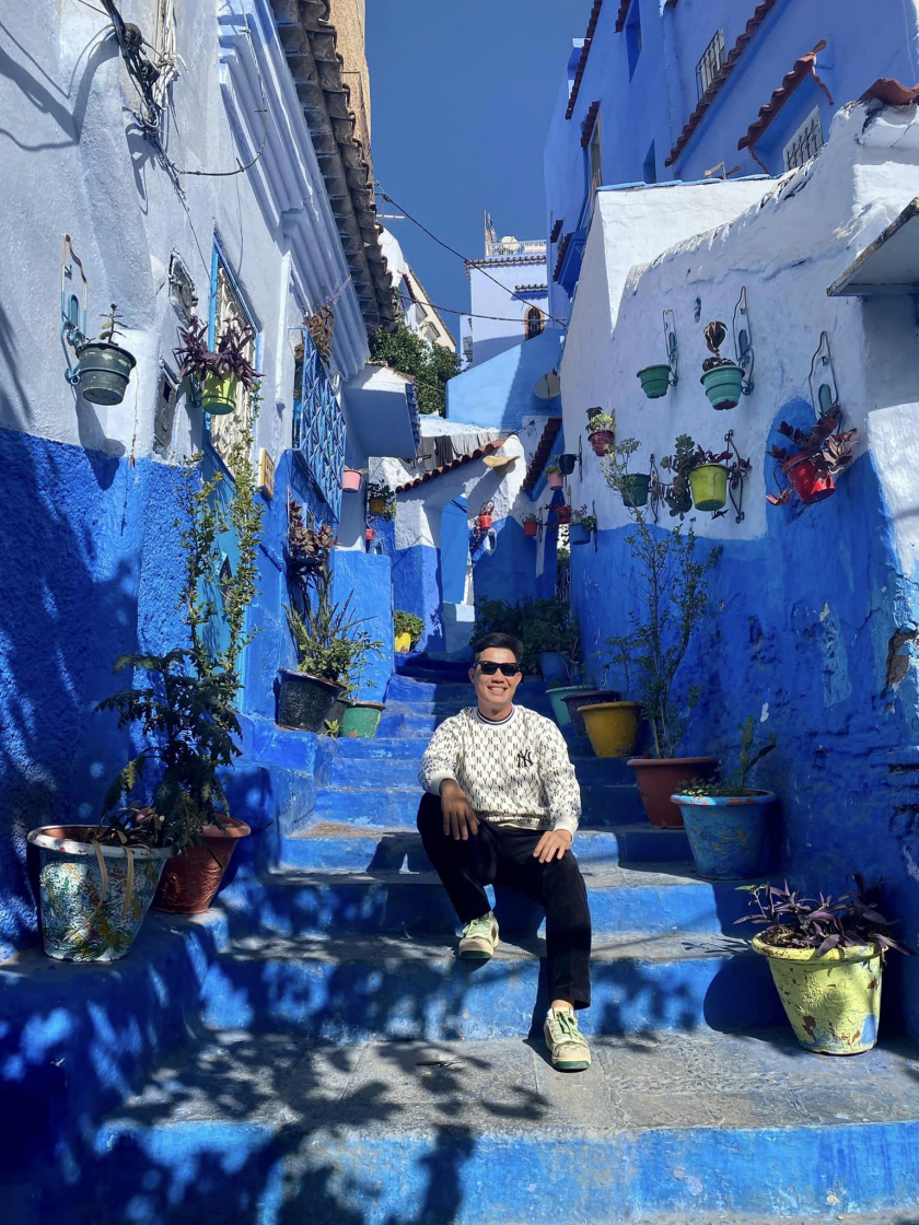 Huỳnh Chí Vũ check-in tại Chefchaouen - thành phố được mệnh danh là “viên ngọc xanh” của Morocco