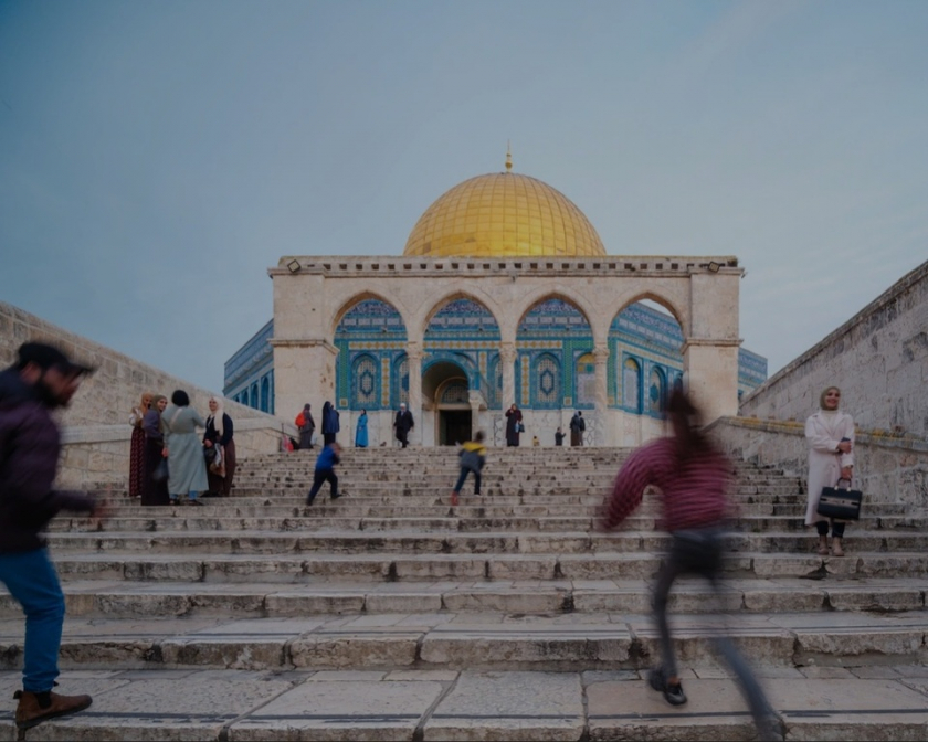 Dome of the Rock, Jerusalem là đền thờ có ý nghĩa đặc biệt đối với người dân bản địa, thuộc khu vực Núi Đền của thành phố cổ Jerusalem. Người Hồi giáo tin rằng đây là nơi Muhammad lên thiên đường. Dome of the Rock tuy đã tái tu sửa nhiều lần nhưng đây là một trong những công trình kiến trúc Hồi giáo lâu đời nhất còn tồn tại cho tới ngày nay. Ảnh: Ziah Gafic