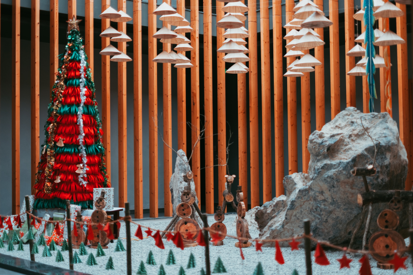 Tại Alba Wellness Valley by fusion, phong cách trang trí Giáng sinh lấy thiên nhiên làm chủ đạo như vòng nguyệt quế Alba, hươu gỗ, bông tuyết…
