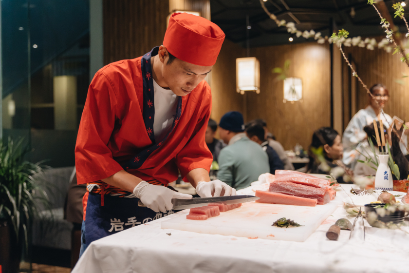 Chiêm ngưỡng nghi lễ mổ cá đặc biệt và thưởng thức Sashimi cá tươi ngay tại bàn
